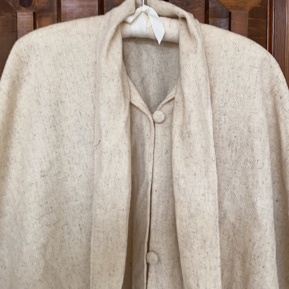 Authentic hand woven Mexican wool poncho - Picture 2 of 4